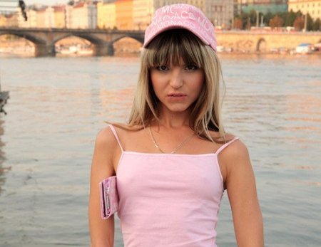Русскую девушку в праге дрюкнули в жопу местные парни